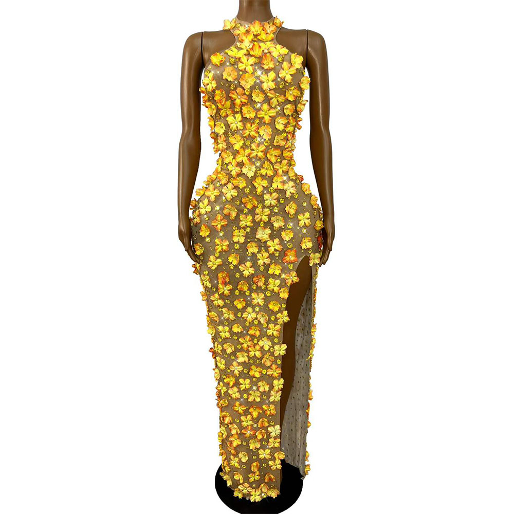 Women Fashion Photoshoot - Gaun pesta malam dengan desain seksi,